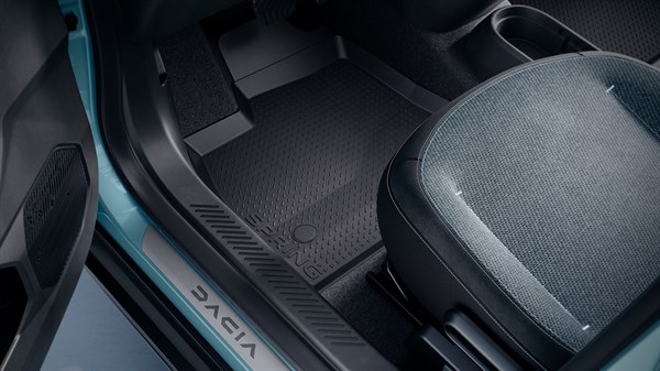 nouvelle Dacia Spring - tapis caoutchouc à bord haut et seuils de porte